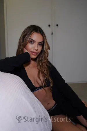 Chelle Escort