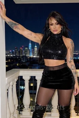 Larissa Escort
