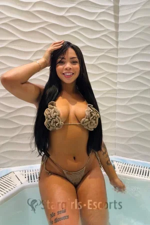 Agatha Escort