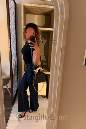 Leah Escort