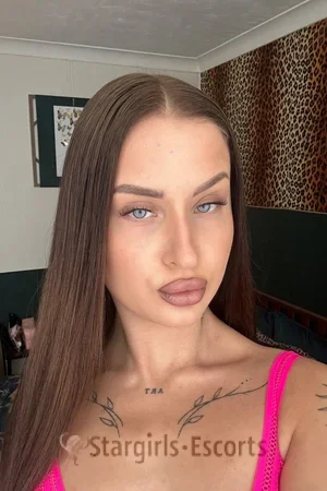 Karolina Escort