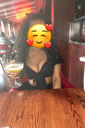 Chloe Escort