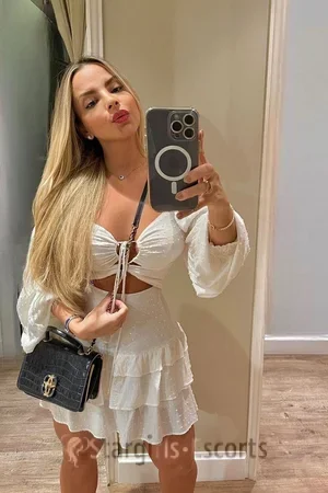 Julia Escort