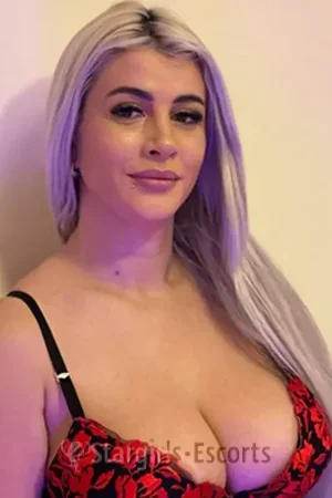 Agatha Escort