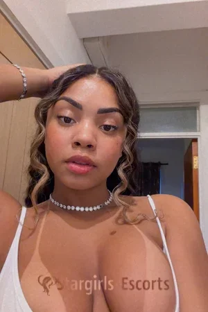 Agatha Escort