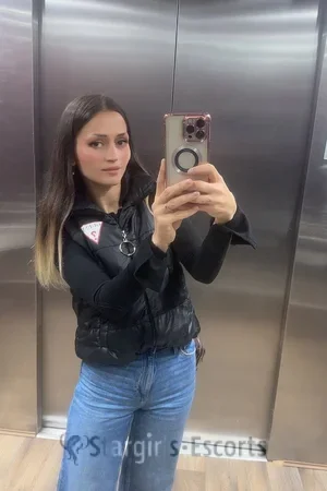 Evenela Escort