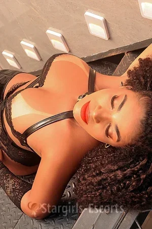 Suzy Mastroianne Escort