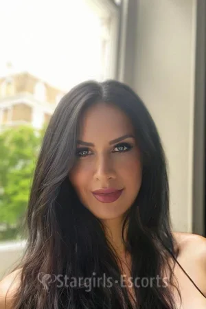 Elisa Escort