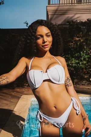 Valentina Prada Escort