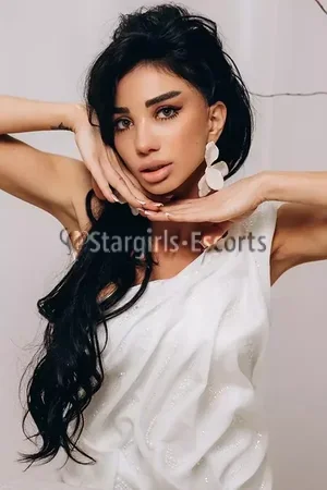 Reyza Escort