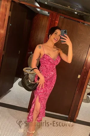 Lizzie Escort