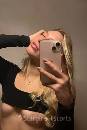 Alyna Escort