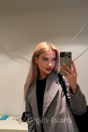 Kira Escort