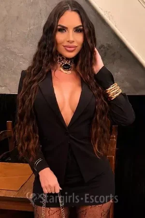 Nilou Escort